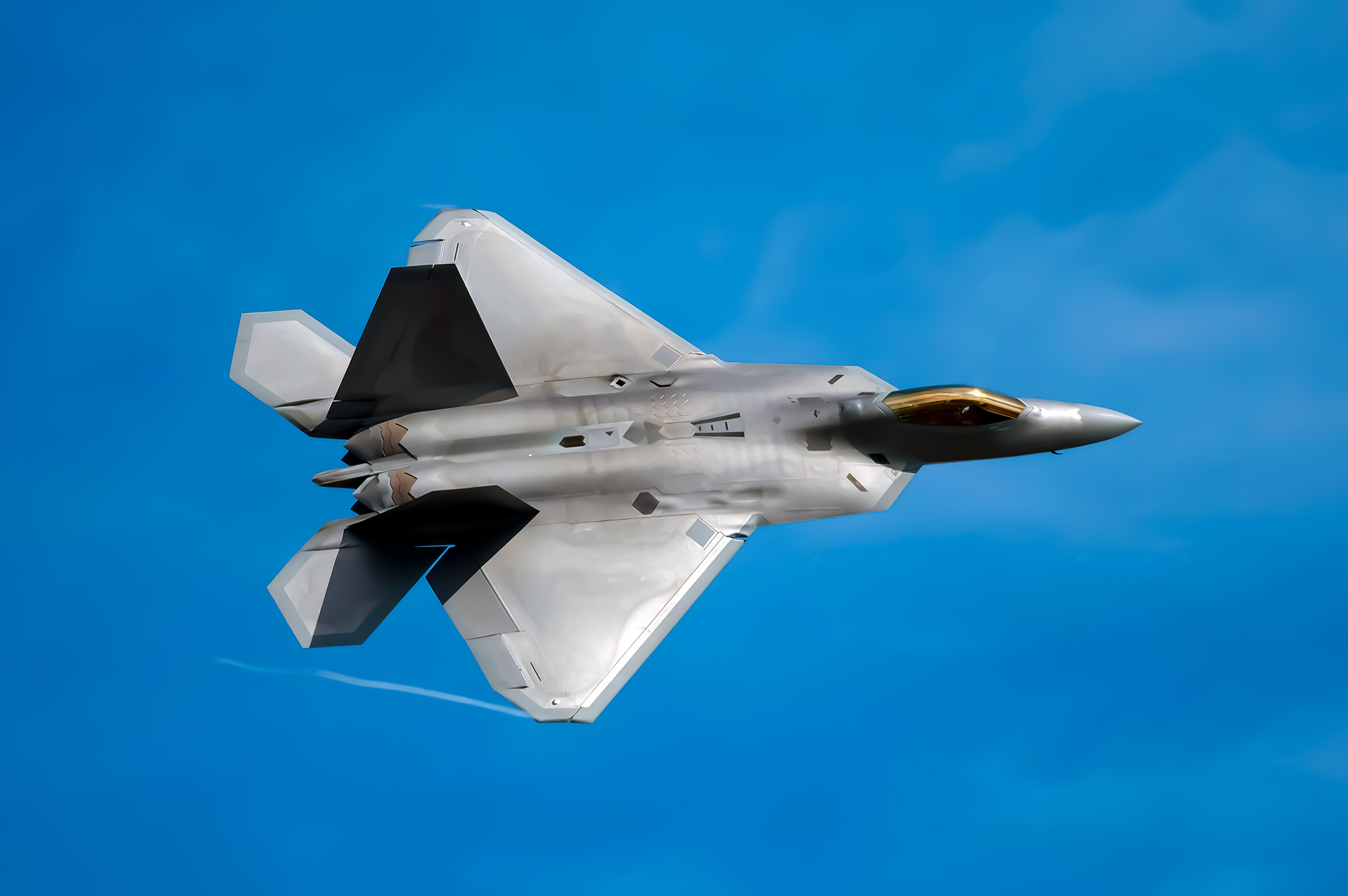 Eurofighter Typhoon vs. F-22 Raptor: ¿Quién gana?