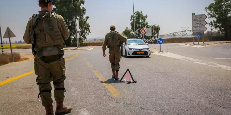 Las FDI ordenan el cierre de las carreteras en zonas aledañas a Gaza