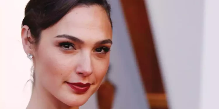 Gal Gadot visita a los residentes del sur de Israel tras los ataques con cohetes de Gaza