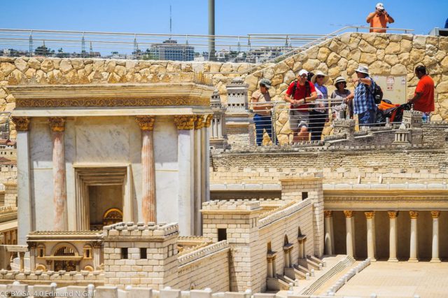 Cinco maneras de recorrer Israel en miniatura