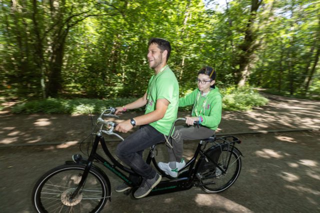 Jóvenes israelíes con cáncer acuden a un campamento de verano en Holanda