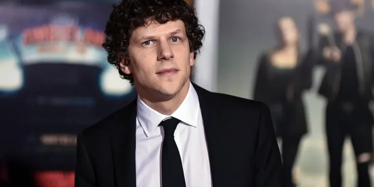 2 primos exploran la historia de su abuela en el Holocausto en la próxima película de Jesse Eisenberg