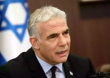 En advertencia a Irán: Lapid dice que Israel tiene “otras capacidades” para defenderse