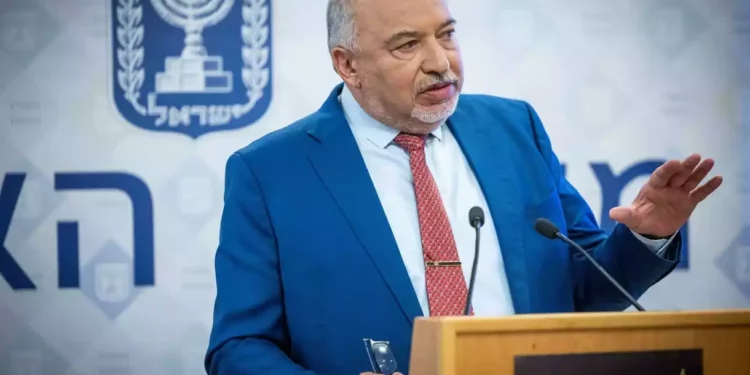 Liberman propone una subida salarial al sindicato de profesores