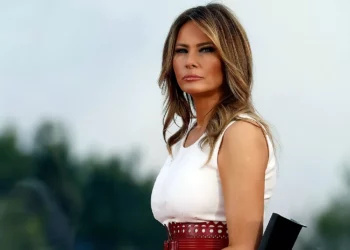 El FBI registró el vestuario de Melania y pasó horas en el despacho privado de Trump