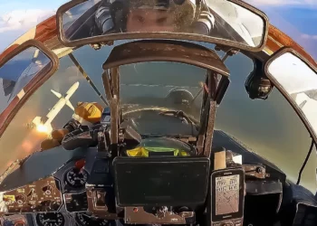 Video desde la cabina de un MiG-29 ucraniano disparando misiles AGM-88