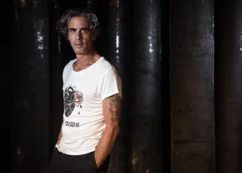 Actor israelí Niro Levy herido de gravedad en accidente de moto en Tel Aviv