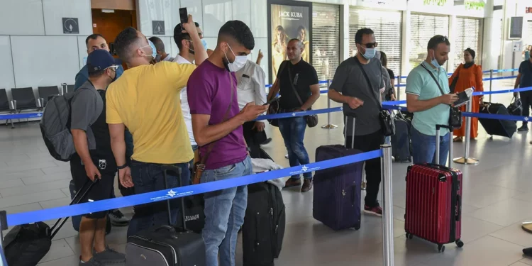 Palestinos salen del aeropuerto Ramón de Eilat con destino a Chipre