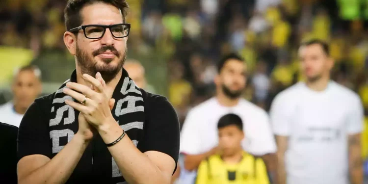 El propietario del Beitar pide ayuda al público para salvar al equipo tras el fracaso de la venta prevista