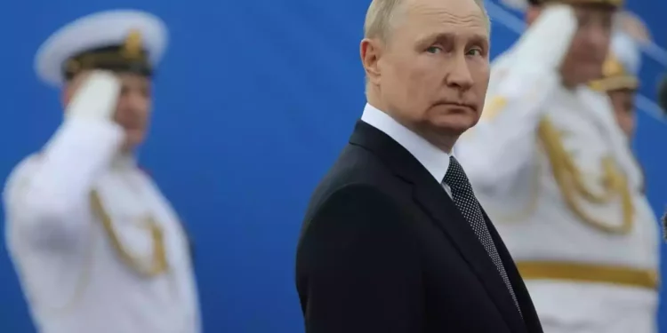 Putin sufre una crisis en el Mar Negro tras la pérdida de su buque insignia