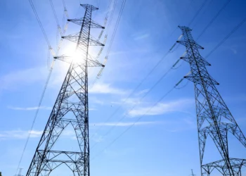 Los precios europeos de la electricidad alcanzan nuevos máximos en medio de las perturbaciones del mercado eléctrico