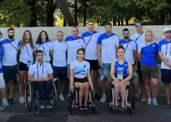 Guardia alemán hace el saludo nazi frente a atletas israelíes en Múnich