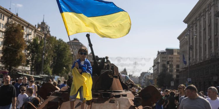 Ucrania prohíbe las celebraciones del Día de la Independencia por temor a bombardeos rusos