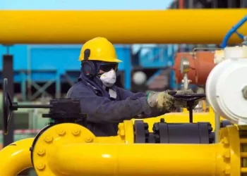 Los precios del gas natural en Europa caen a su nivel más bajo en tres meses