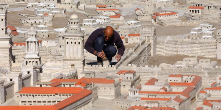 Cinco maneras de recorrer Israel en miniatura
