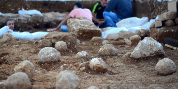 Hallan lugar donde los romanos abrieron una brecha en las murallas de Jerusalén