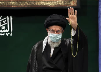 El líder supremo de Irán aparece en público tras informes sobre el deterioro de su salud