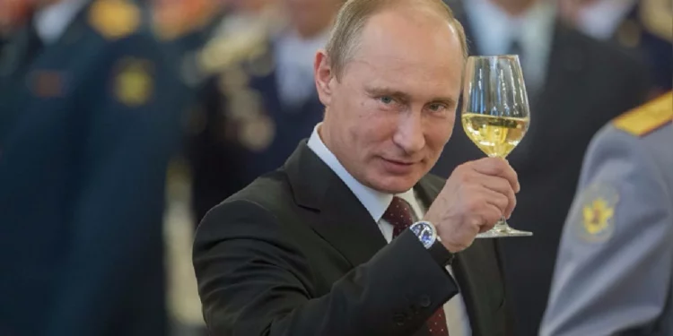 Putin está preocupado por el creciente consumo de alcohol entre la élite rusa