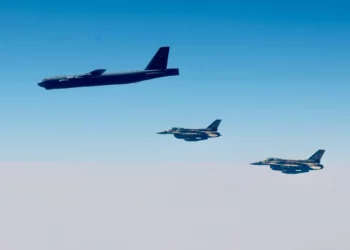 Cazas F-16 israelíes escoltan a bombarderos estadounidenses