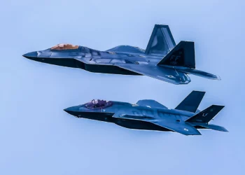 EE.UU. envía cazas F-22 a Australia para entrenar junto a los F-35A