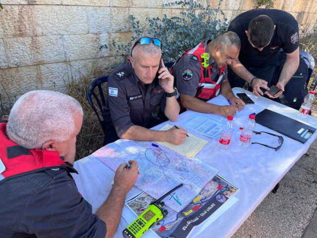 Se movilizan bomberos y aviones para combatir incendios cerca de Jerusalén 