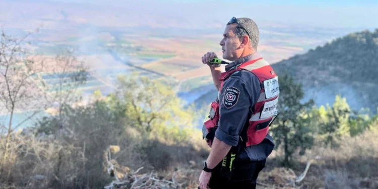 Se movilizan bomberos y aviones para combatir incendios cerca de Jerusalén