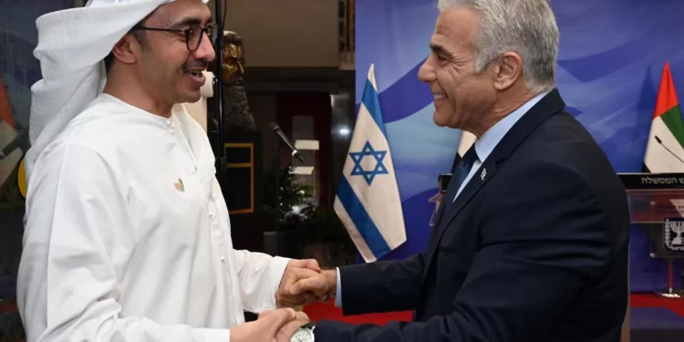 Lapid al ministro de Asuntos Exteriores emiratí: Estamos cambiando Oriente Medio