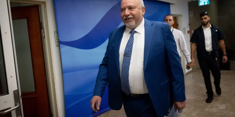 Liberman propone facilitar la entrada de bisnietos de judíos, por la guerra en Ucrania