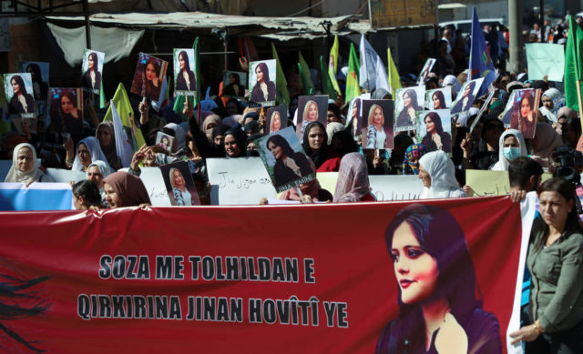 Fuerzas iraníes llevan a cabo una "masacre" contra manifestantes en el Sur