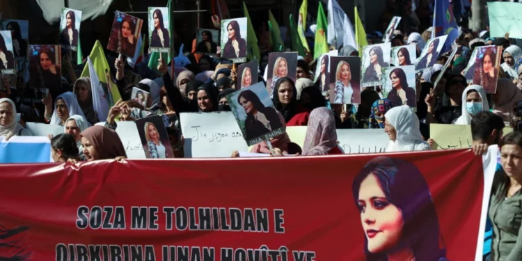 Irán continúa reprimiendo con violencia las protestas contra el régimen
