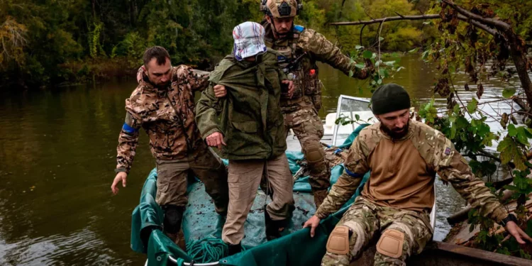 Fuerzas ucranianas cerca de rodear a las tropas rusas en una ciudad clave