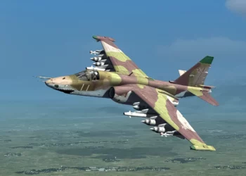 Caza ruso Su-25 pierde el control y se estrella en Crimea: Video