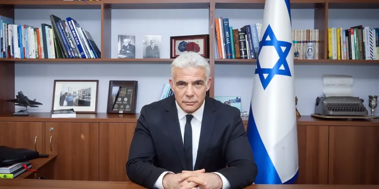 Lapid: se puede obligar a Irán a un mejor acuerdo con una fuerte amenaza militar