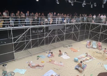 El Teatro de Jerusalén construye su propia playa para la ópera del Festival de Israel