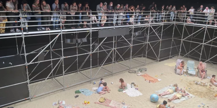 El Teatro de Jerusalén construye su propia playa para la ópera del Festival de Israel