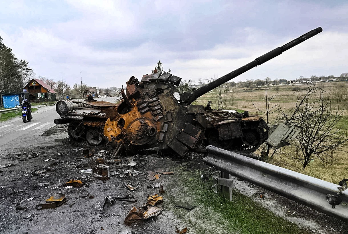 Ucrania destruye un tanque ruso desde una distancia récord: Video