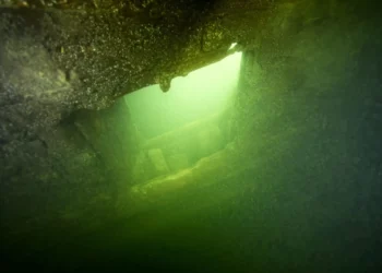 Hallan un barco de guerra del siglo XVII en el fondo del océano