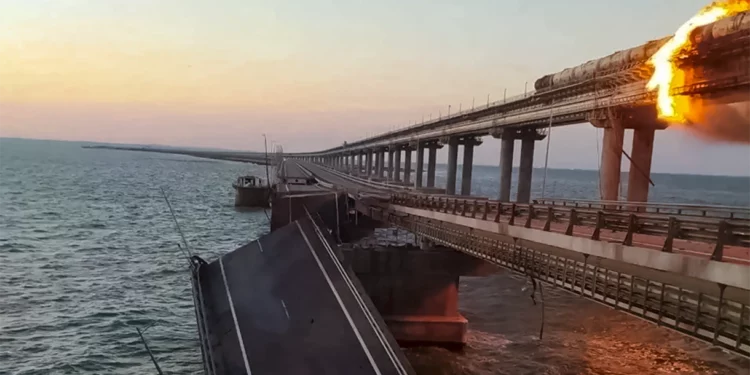 Rusia se esfuerza por calmar el pánico en Crimea tras la explosión en el puente de Kerch