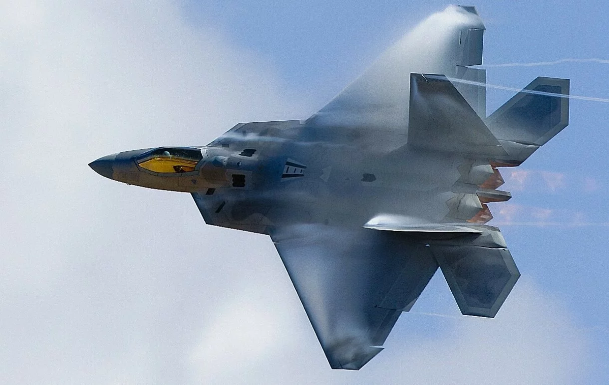 El caza furtivo F-22 Raptor casi fue un bombardero monstruoso