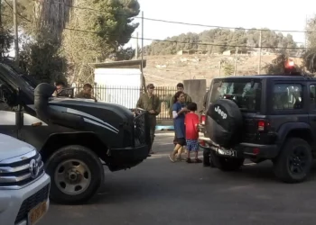 Fuerzas de seguridad de la AP rescatan a mujeres y niños israelíes de un ataque en Nablus