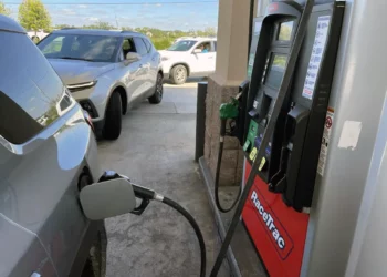 Las gasolineras de Francia se quedan vacías al entrar en el cuarto día de huelga