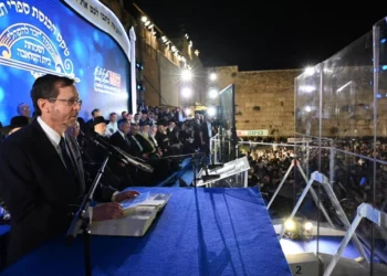 Herzog preside una reunión casi bíblica revivida por su abuelo