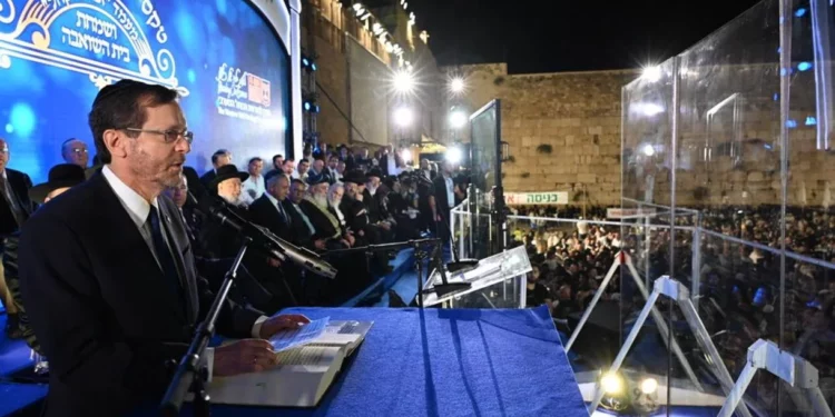 Herzog preside una reunión casi bíblica revivida por su abuelo