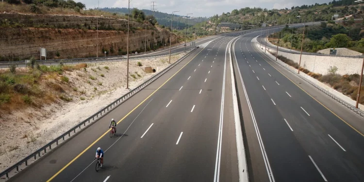 Israelíes pausan sus vidas para honrar las tradiciones de Yom Kippur