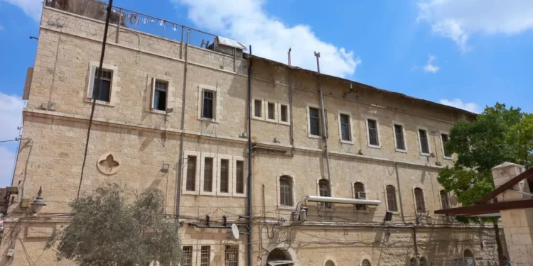 Emblemático edificio de Jerusalén, usado como refugio, es vendido por $50 millones