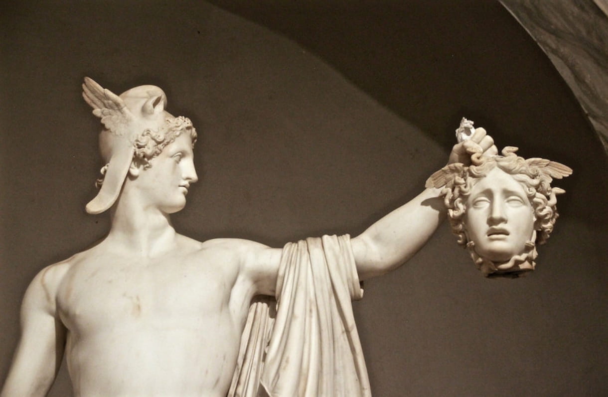 Hallan medalla militar de "Medusa" de hace 1.800 años