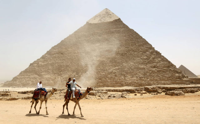 Halcones sin cabeza hallados en un antiguo templo egipcio