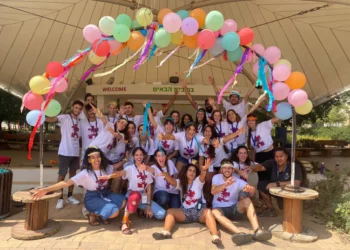 Conozca a las ONG israelíes que proporcionan la “felicidad de la Torá”