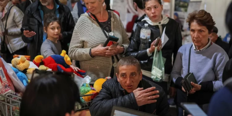 Kremlin rechaza informes sobre la huida de 700.000 personas de Rusia