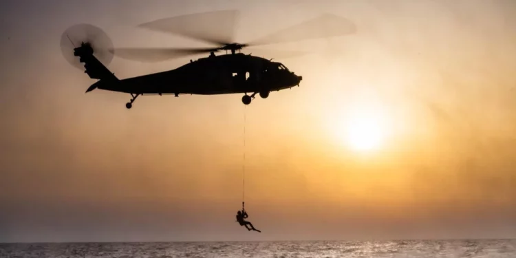 Unidad de élite de la IAF rescata a estadounidense que sufrió un infarto en un crucero